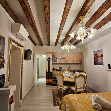 La Residenza di Carlo close to Piazza San marco-3